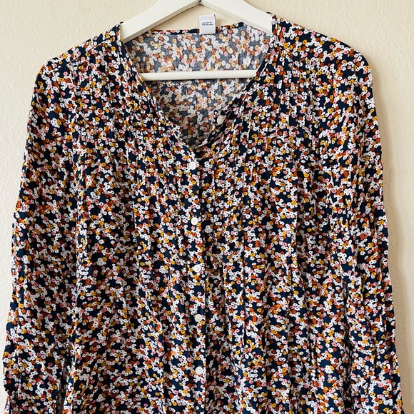 Floral woman’s top - Picture 1 of 3